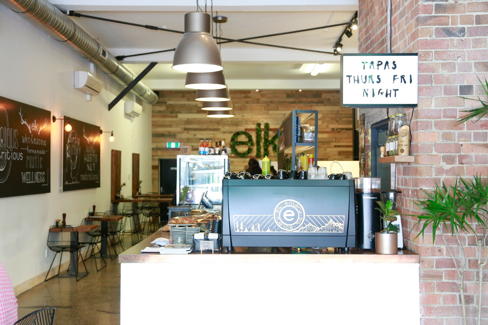 Elk Eatery - Restaurant & Café
